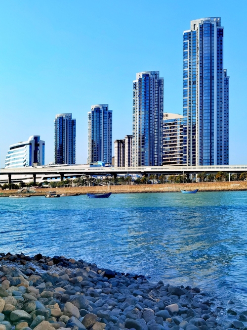 《海湾新貌》 杜华榕