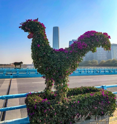 绿雕以十二生肖为主题，按照次序沿着杏林湾大桥两侧排布（林志杰摄影）-9.jpg