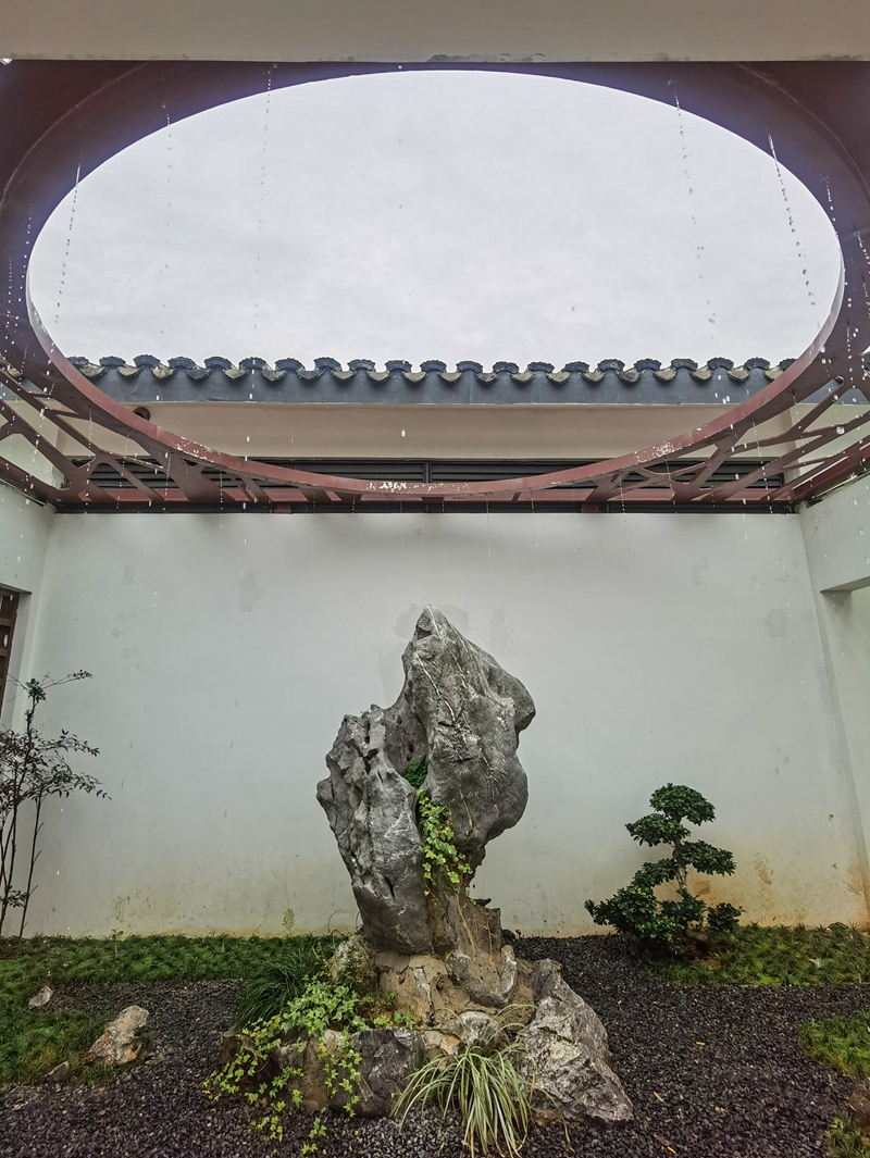 园博苑旅游厕所。图为，中庭镂空天窗，配以水滴效果（林志杰摄影）-164331.jpg