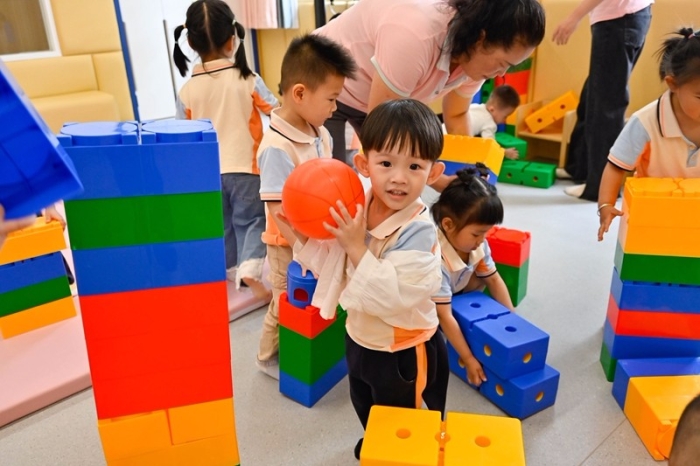 孩子在托育中心快乐游戏-林志杰摄.jpg
