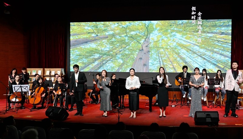 首届海峡两岸（厦门）音乐交流季在集美启幕。图为，“诗歌年代”的文学音乐会现场。（林志杰摄影） (28 - 52).jpg