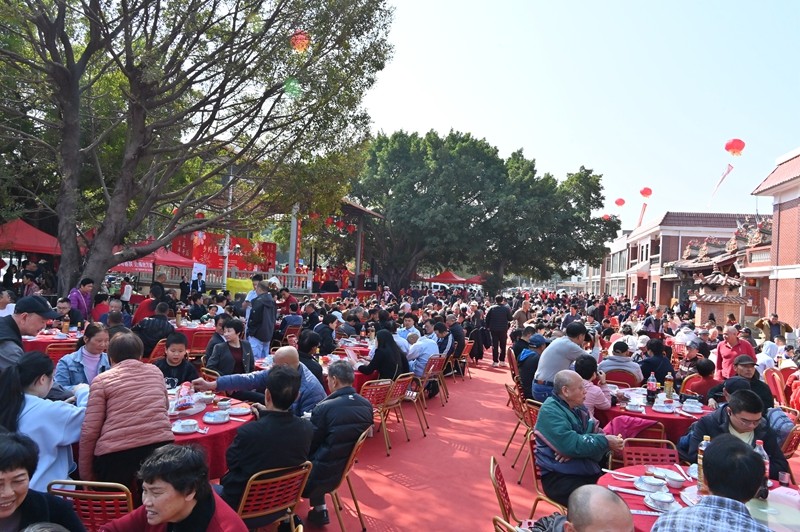 高浦社區(qū)千余名居民參加，共享美好生活（吳覓亮攝）.JPG