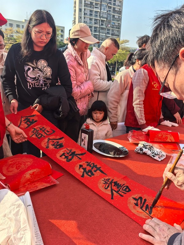 “春聯進萬家 萬家掛春聯”集美區2025年迎新春文化惠民系列活動 現場。（林志杰攝影）-8.jpg