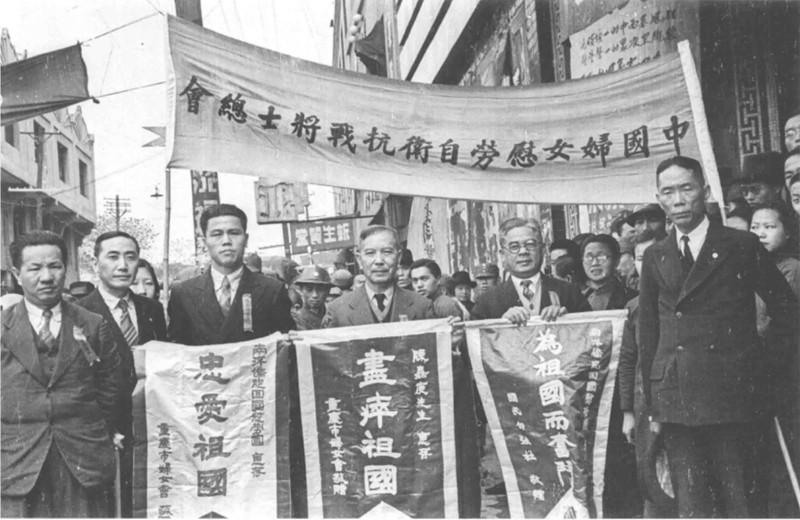 1940年陈嘉庚先生以南侨总会名义组织回国慰劳团，受到了各界欢迎。1（资料图）.jpg