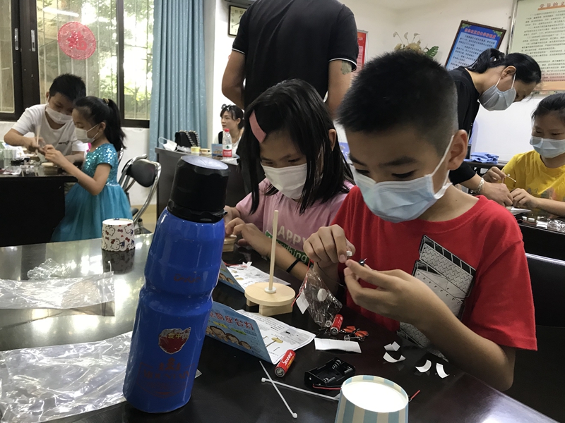 亲子“手工台灯”DIY制作过程.jpg