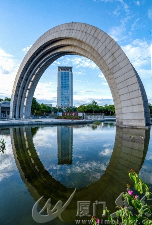 水镜华园  何文鸿 华侨大学 18150166783.jpg