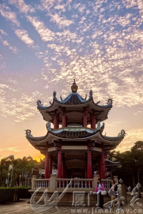 霞满亭檐            王进法摄影   嘉庚公园13606034031.jpg