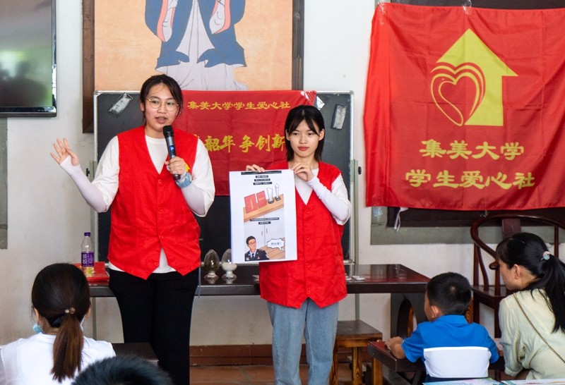 集美大学“青春有你 绝不毒行”禁毒宣传教育进社区-团区委供图.jpg